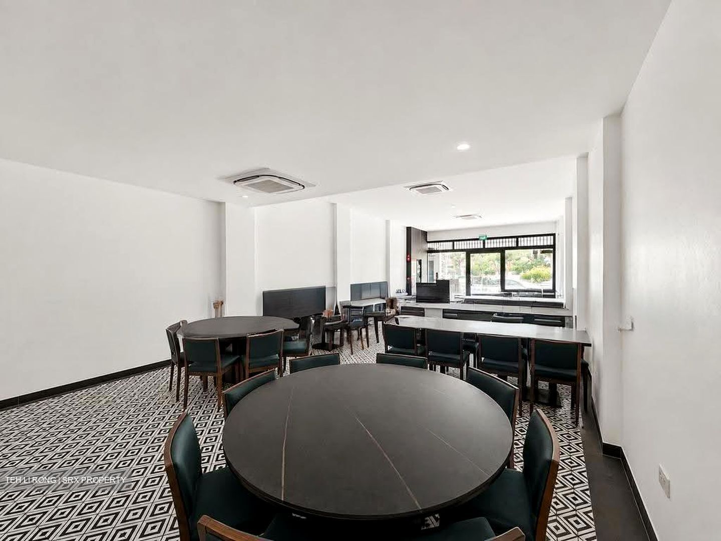 Yio Chu Kang Road (D19), Retail #612796781